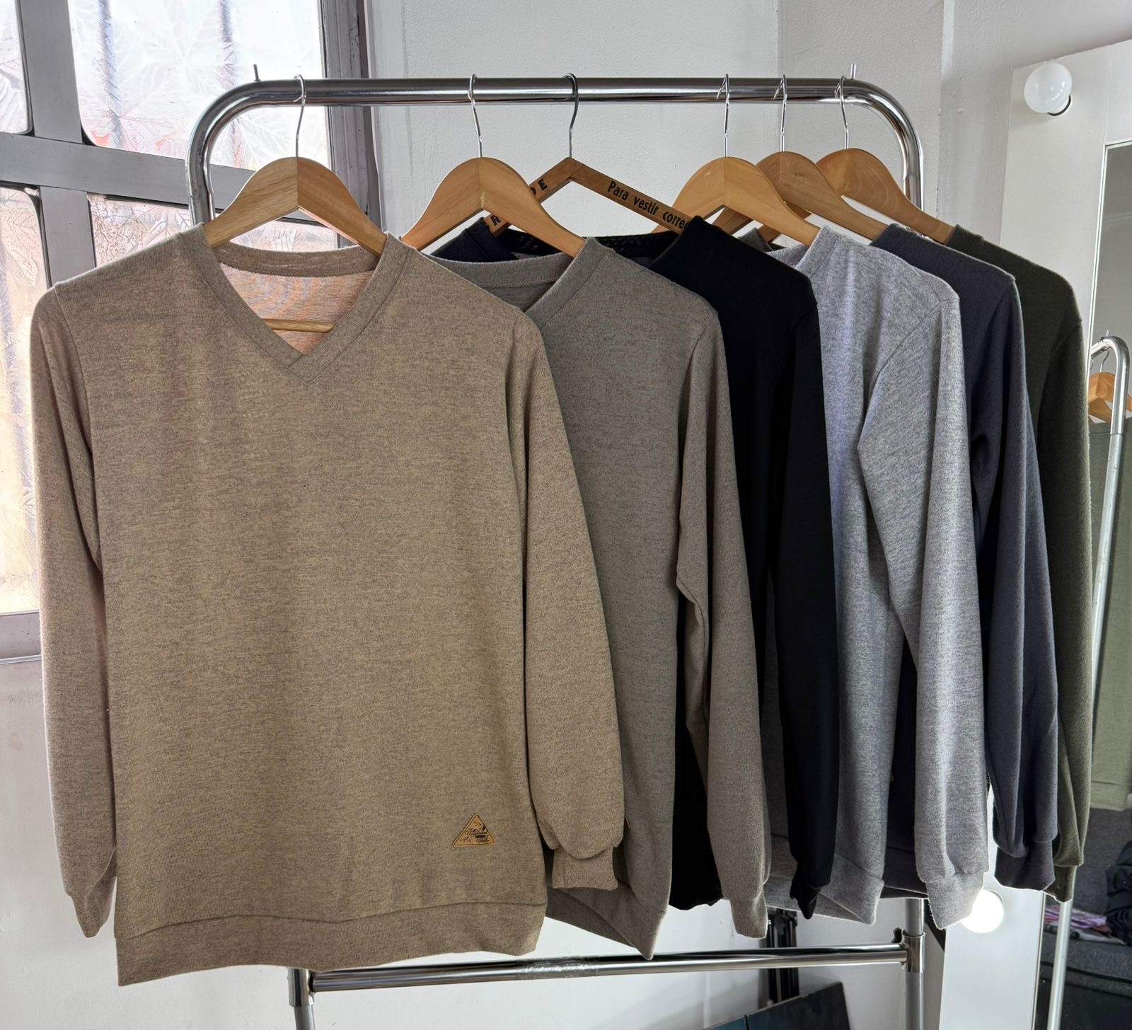 1b2c9b32-d74b-46a3-a312-04b205769f49 4 SWEATER HOMBRE LANILLA - Imagen 1