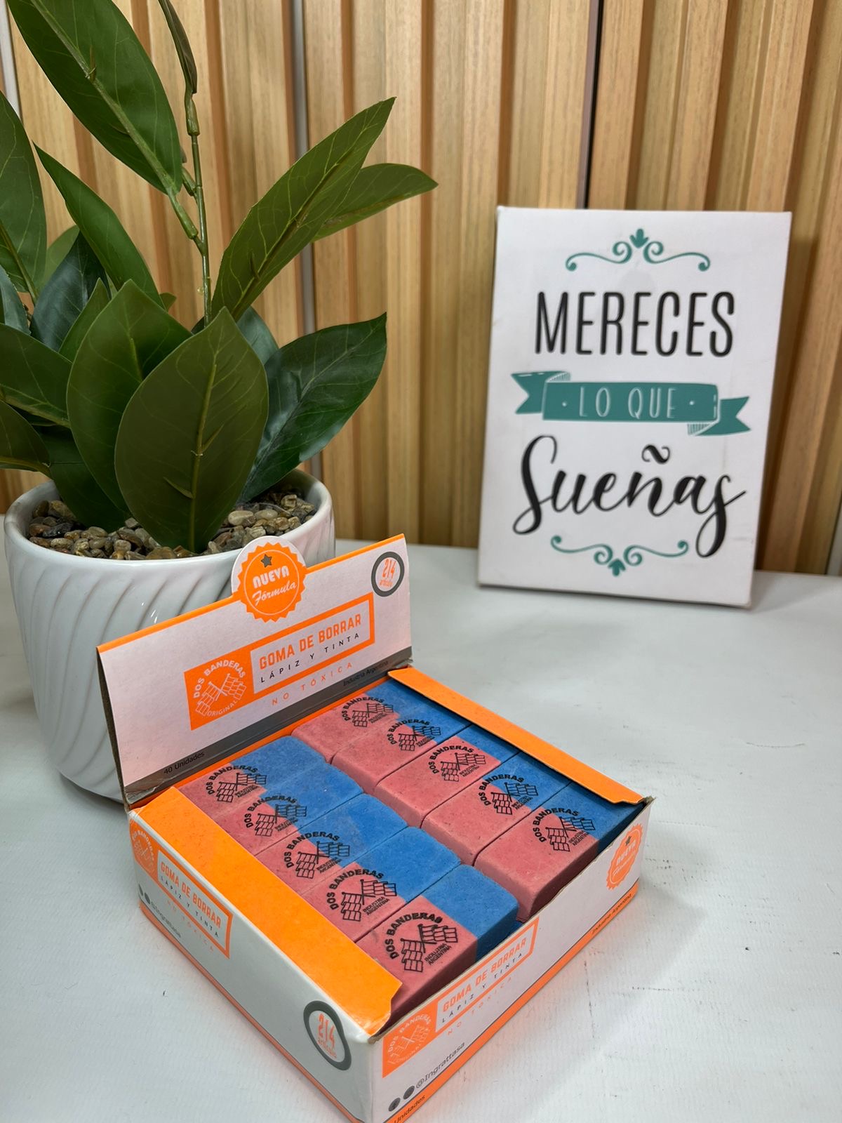 cce0afdb-a6f3-4d1b-bdae-ba52a9b900c5 1 CAJA GOMA DE BORRAR 2 BANDERAS - Imagen 1