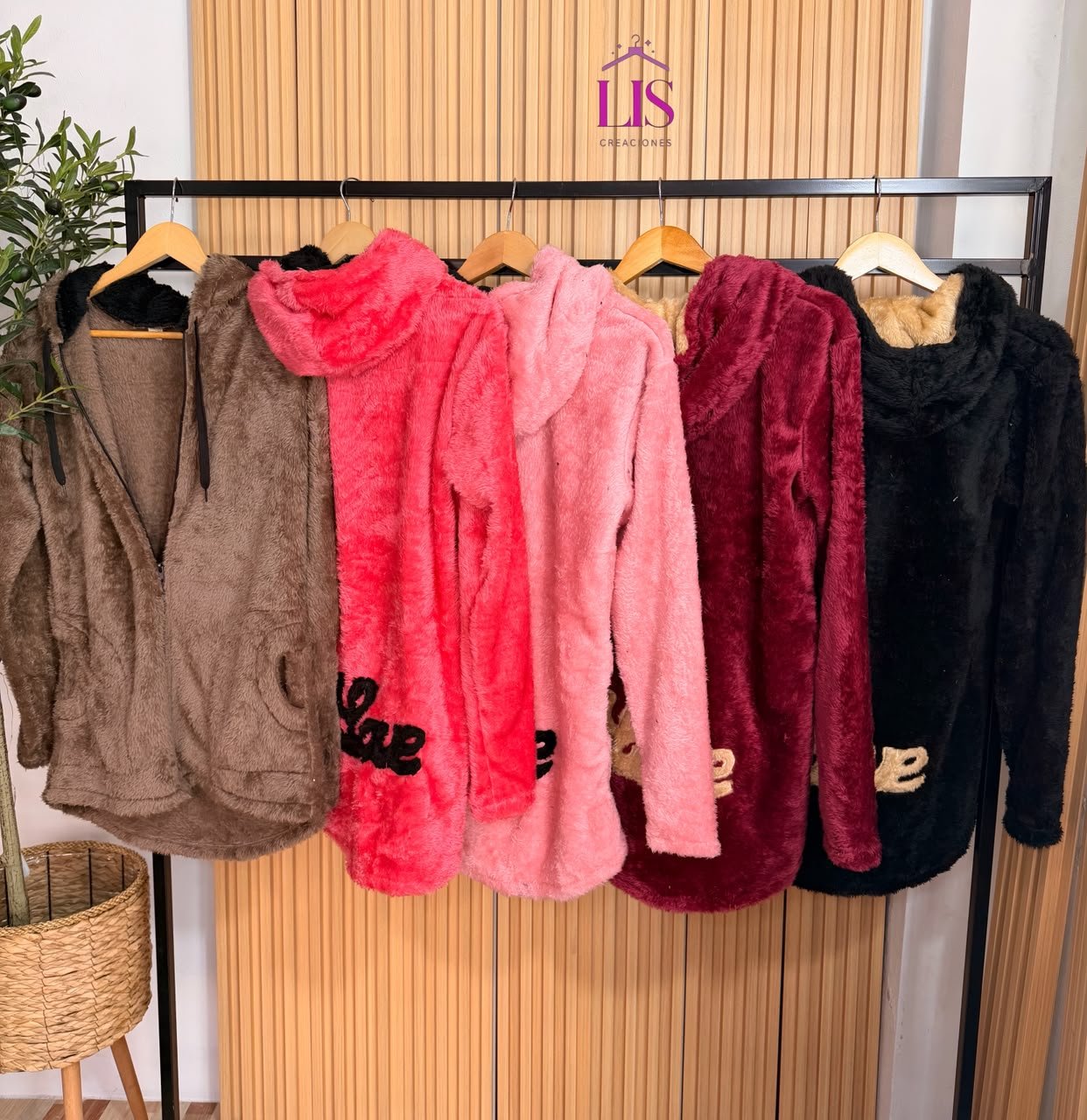3f0478ce-7a7b-4382-b10e-7307fc996f57 4 CAMPERA LOVE DAMA PELUCHE - Imagen 1